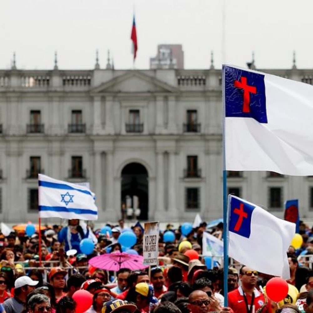 Marcha por Jesús Santiago de Chile, 2015. Imagen recuperada de: http://www.chileesvida.cl/exitosa-marcha-por-jesus-la-vida-y-la-familia-de-las-iglesias-evangelicas/